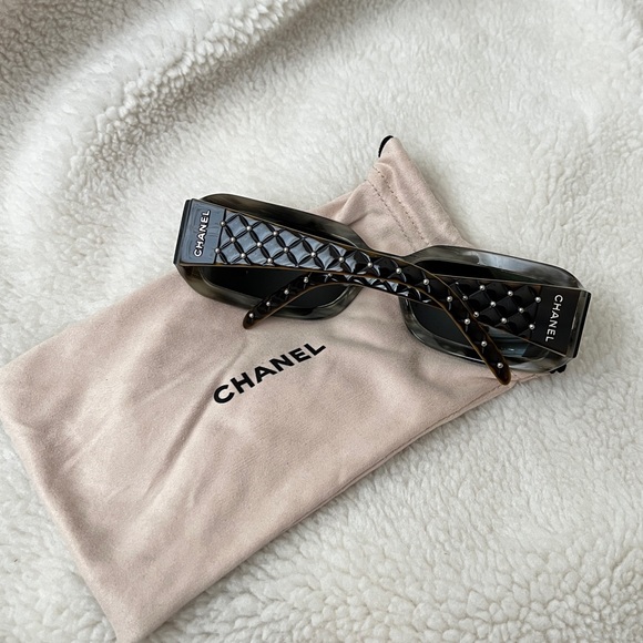 Auth Chanel Vintage Quilted Retro Tortoise Logo Sunglasses - Picture 2 of 9